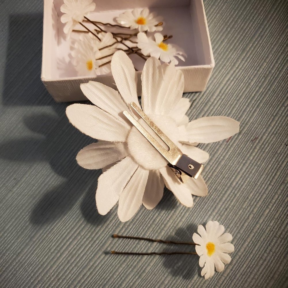 Hair Flowers (daisy) - Picture 2 of 2